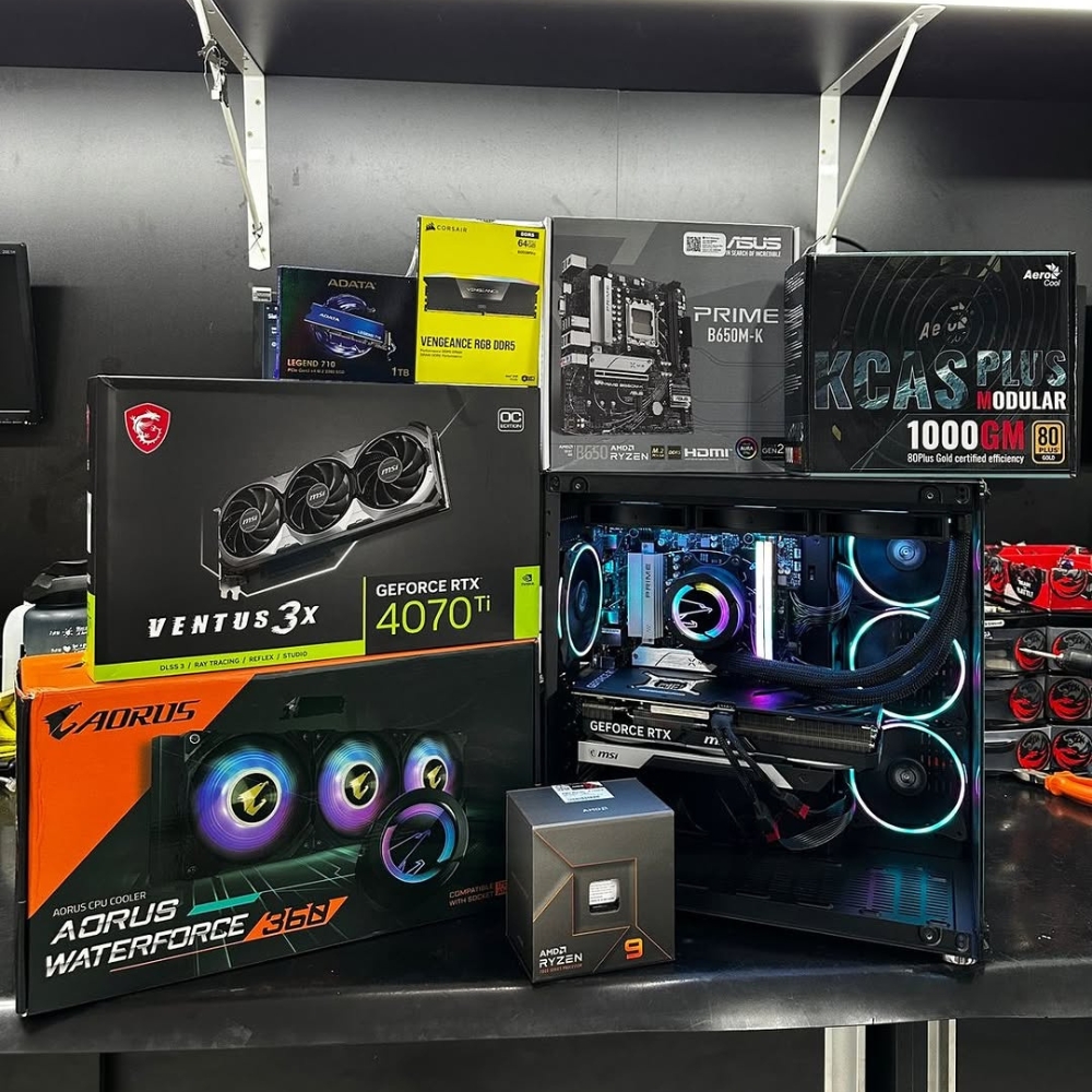 Desktop organizado em uma bancada de trabalho